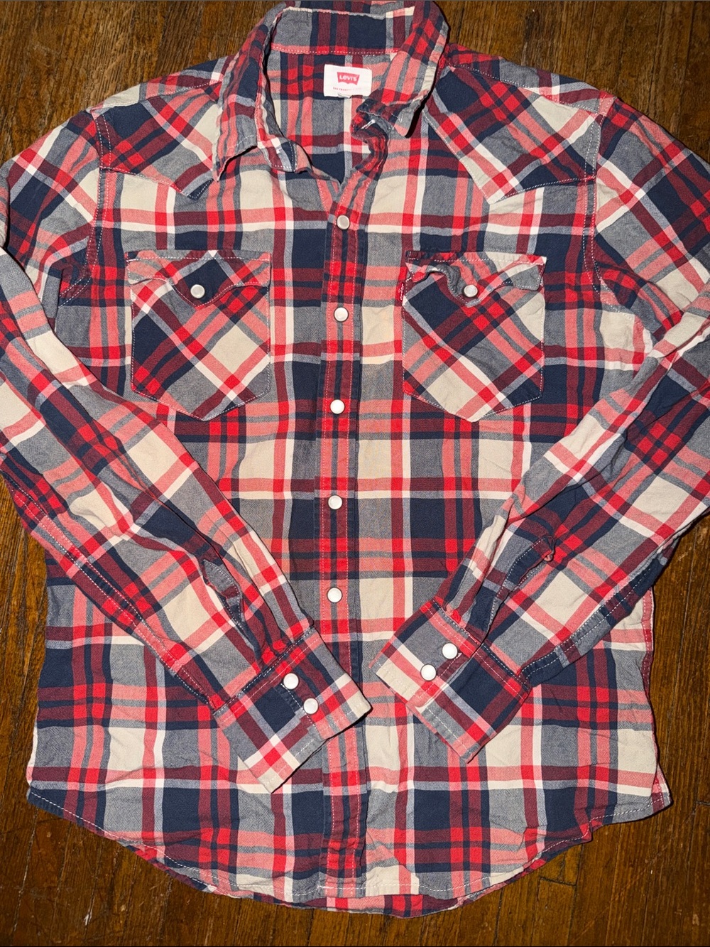 3/$15. Men’s Levi shirt S